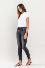 Load image into Gallery viewer, Lovervet Raw Hem Cropped Skinny Jeans