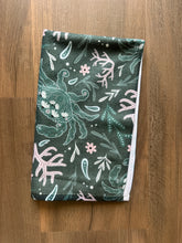 Load image into Gallery viewer, Floral Blue Crab Towel