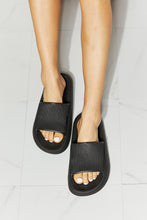 Load image into Gallery viewer, MMShoes Arms Around Me Open Toe Slide in Black