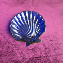 Load image into Gallery viewer, Seashell resin bowl
