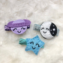 Load image into Gallery viewer, Crescent Moon Felt Clip
