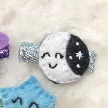 Load image into Gallery viewer, Crescent Moon Felt Clip
