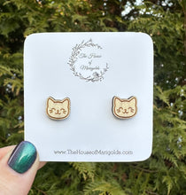 Load image into Gallery viewer, Cat Stud
