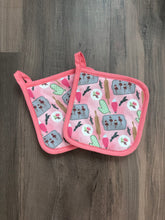 Load image into Gallery viewer, Baking Spirits Bright Pot Holder
