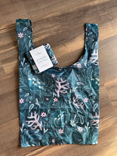 Load image into Gallery viewer, Floral Crab Packable Tote Bag
